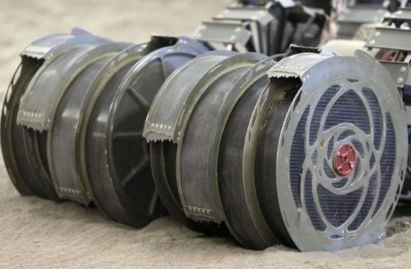 帮助NASA设计一个可以在月球上挖掘的机器人